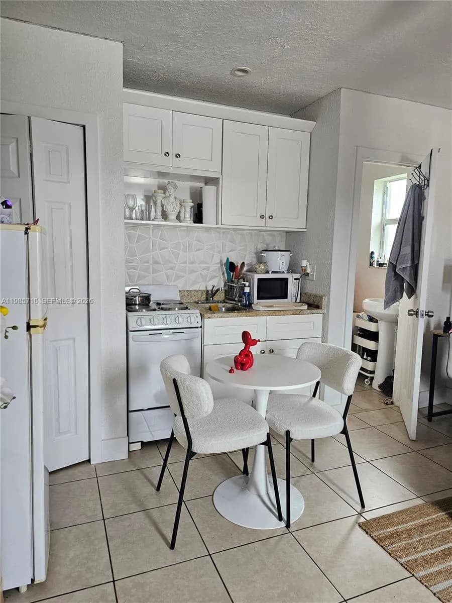 2513 SW 10th St # 8, Miami FL 33135