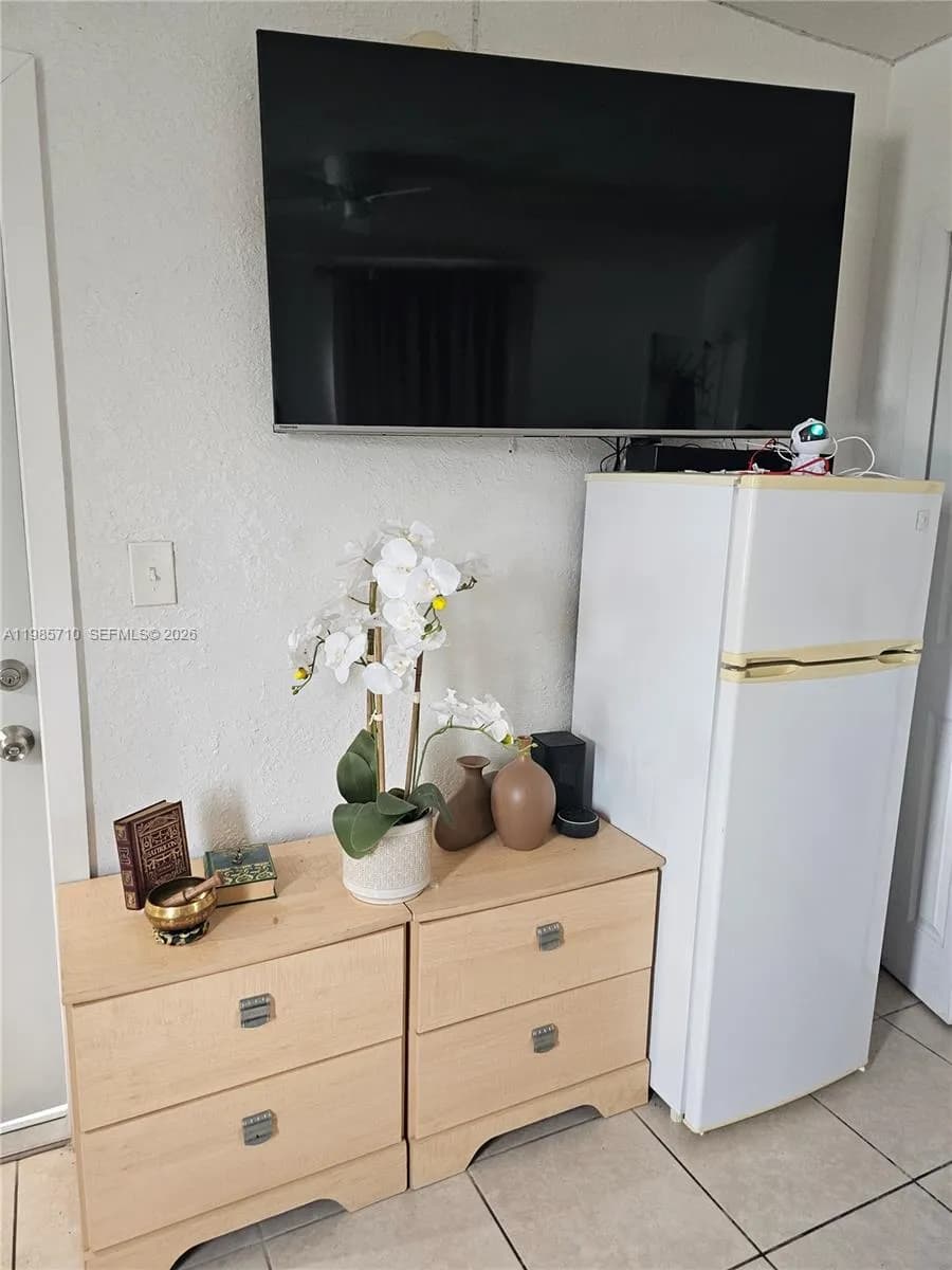 2513 SW 10th St # 8, Miami FL 33135