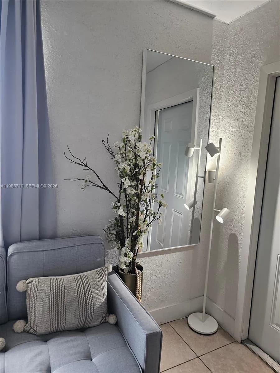 2513 SW 10th St # 8, Miami FL 33135