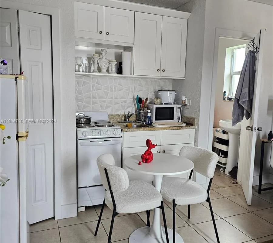 2513 SW 10th St # 8, Miami FL 33135