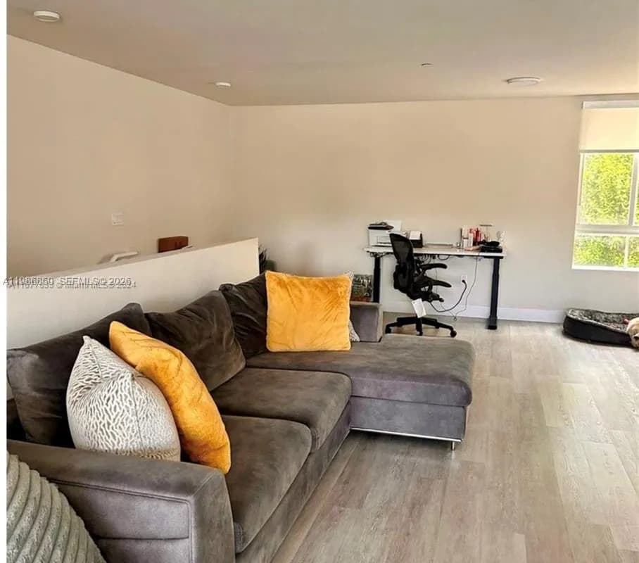 2561 NE 193rd St # 1201, Miami FL 33180