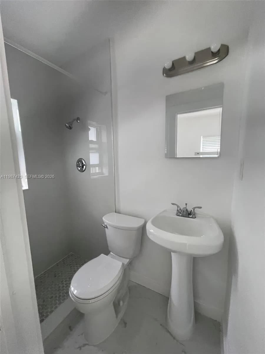 430 SW 6th Ave # 4, Miami FL 33130