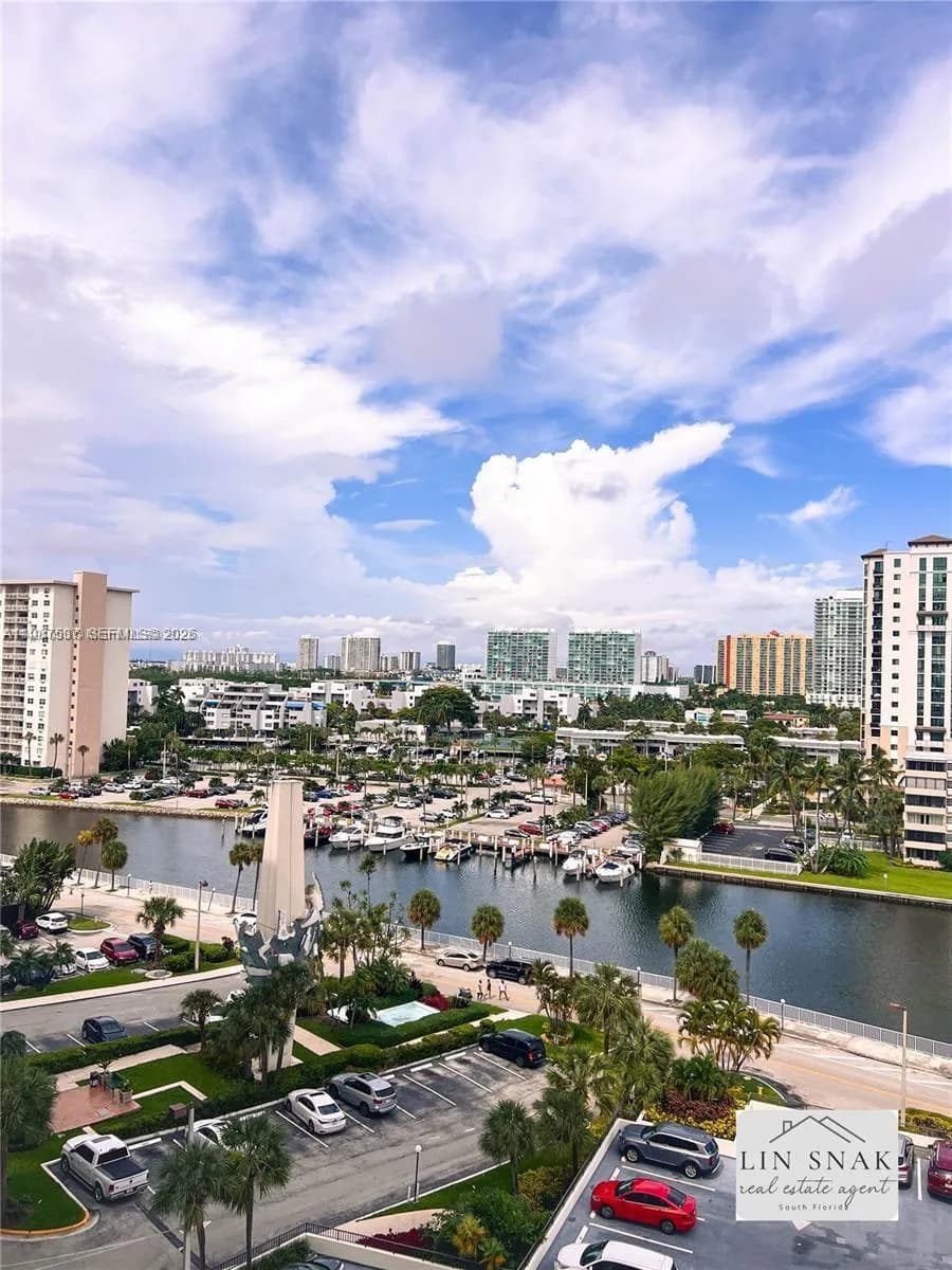 300 Bayview Dr # 915, Sunny Isles Beach FL 33160