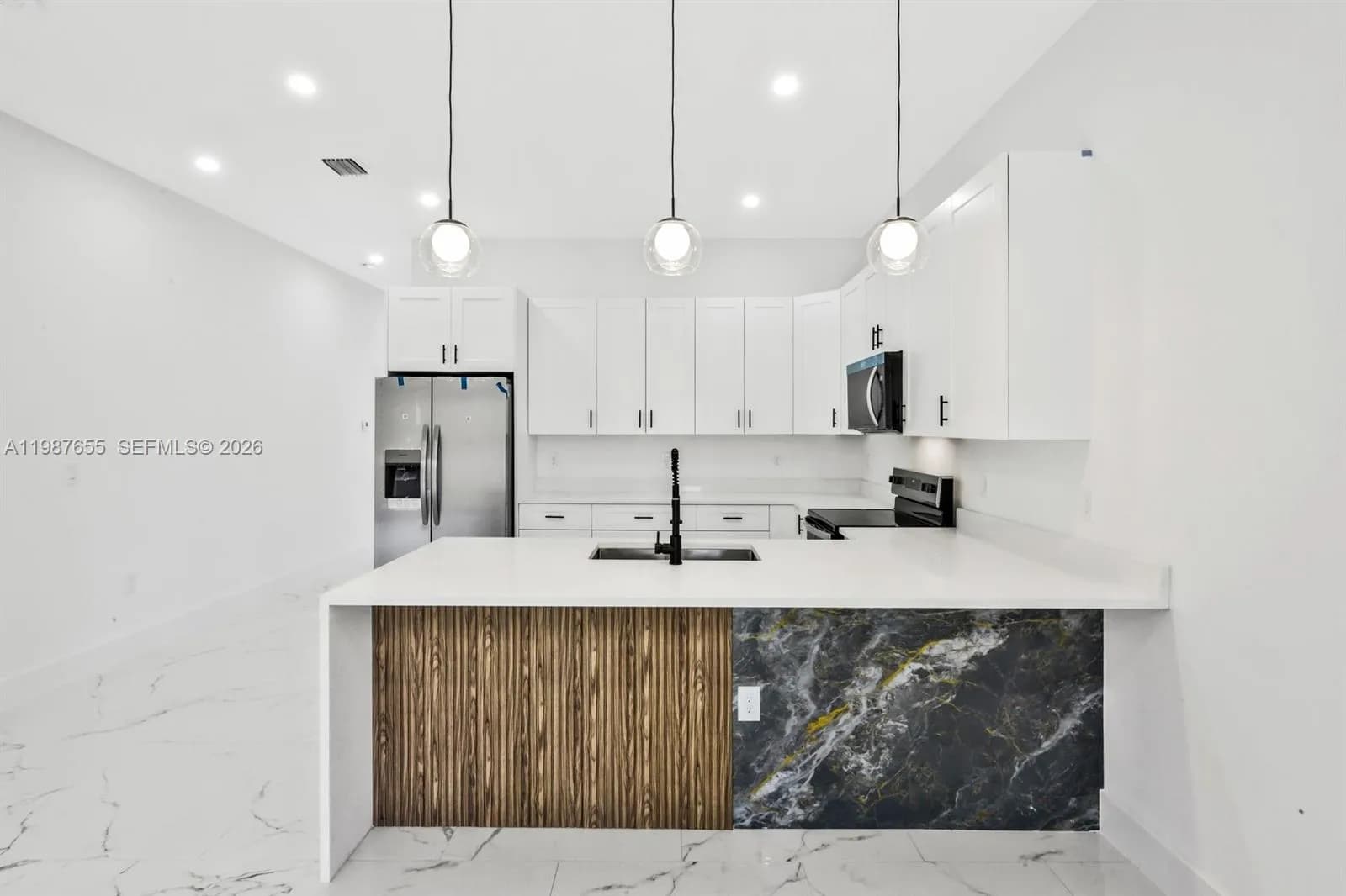 521/523 S Lillon Ave, Other City - In The State Of Florida FL 33974