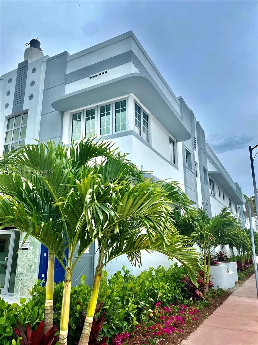 1201 Pennsylvania Ave # 105, Miami Beach FL 33139