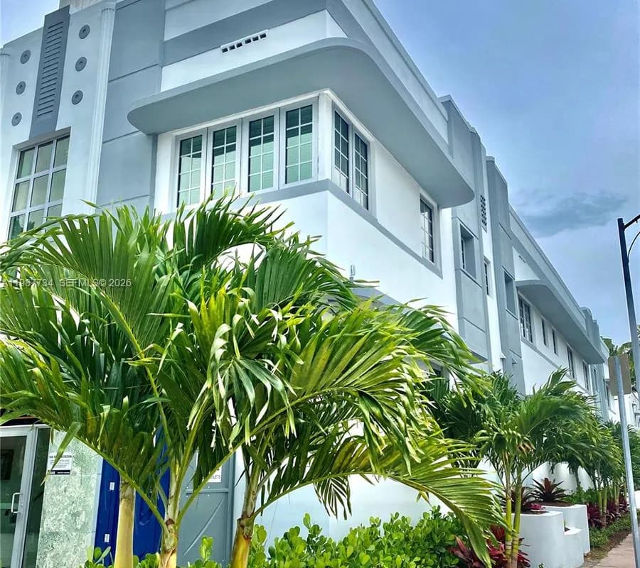 1201 Pennsylvania Ave # 105, Miami Beach FL 33139