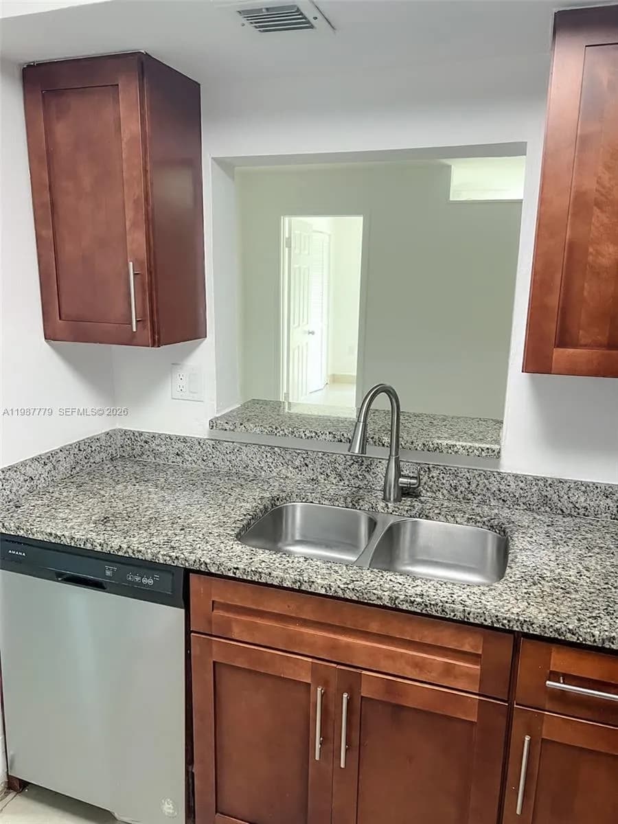 3610 NW 21st St # 104, Lauderdale Lakes FL 33311