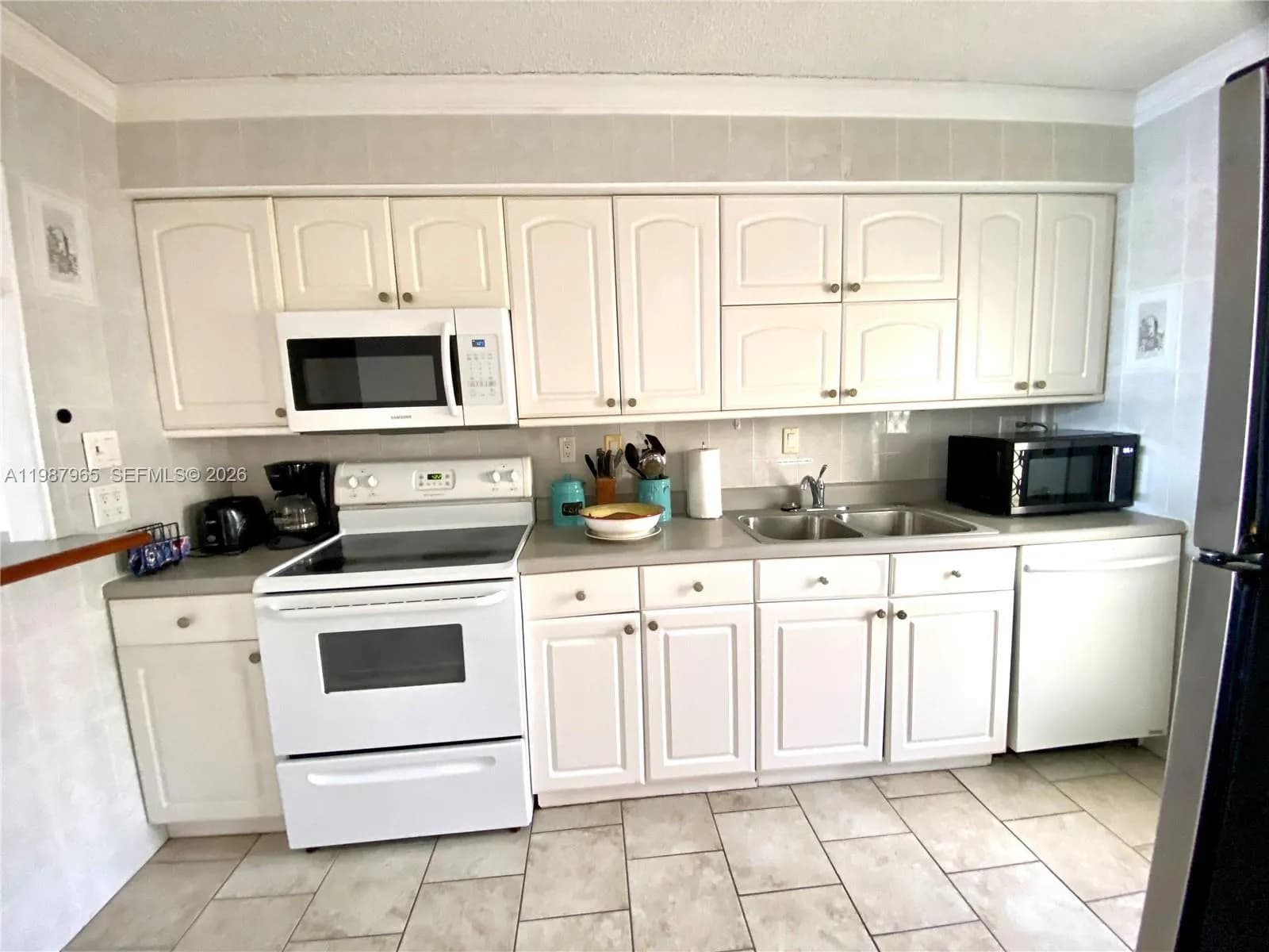 400 Golden Isles Dr # 43, Hallandale Beach FL 33009