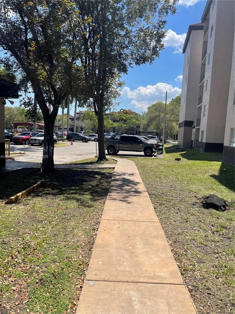 15231 SW 80th St # 410, Miami FL 33193