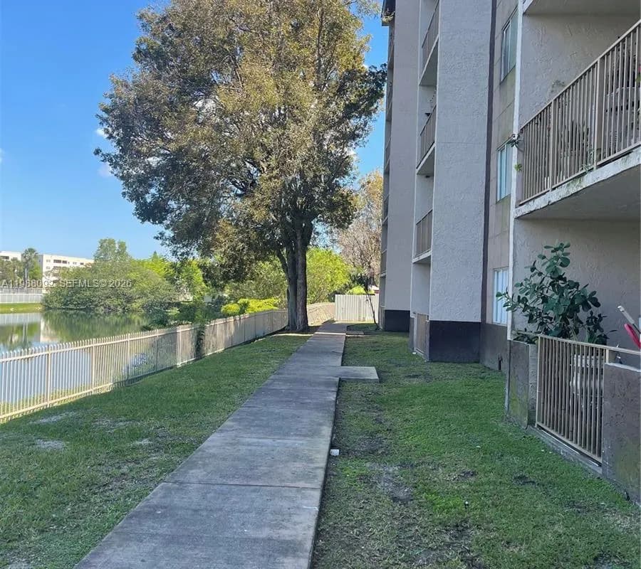 15231 SW 80th St # 410, Miami FL 33193