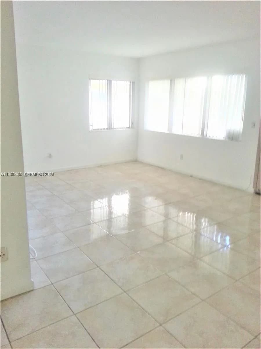 462 Golden Isles Dr # 203, Hallandale Beach FL 33009