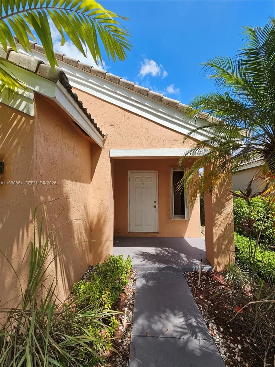 4279 Greenbriar Ln, Weston FL 33331