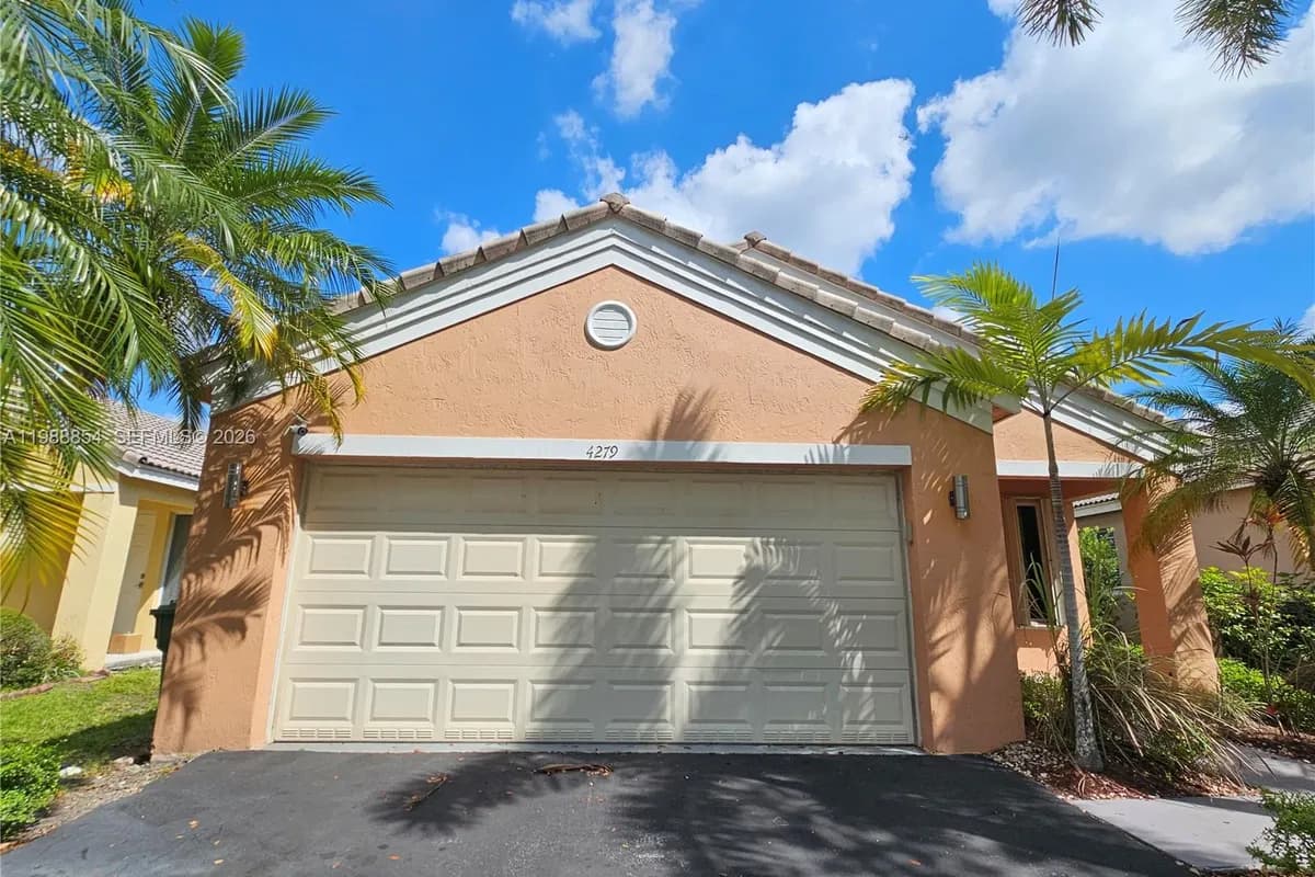 4279 Greenbriar Ln, Weston FL 33331