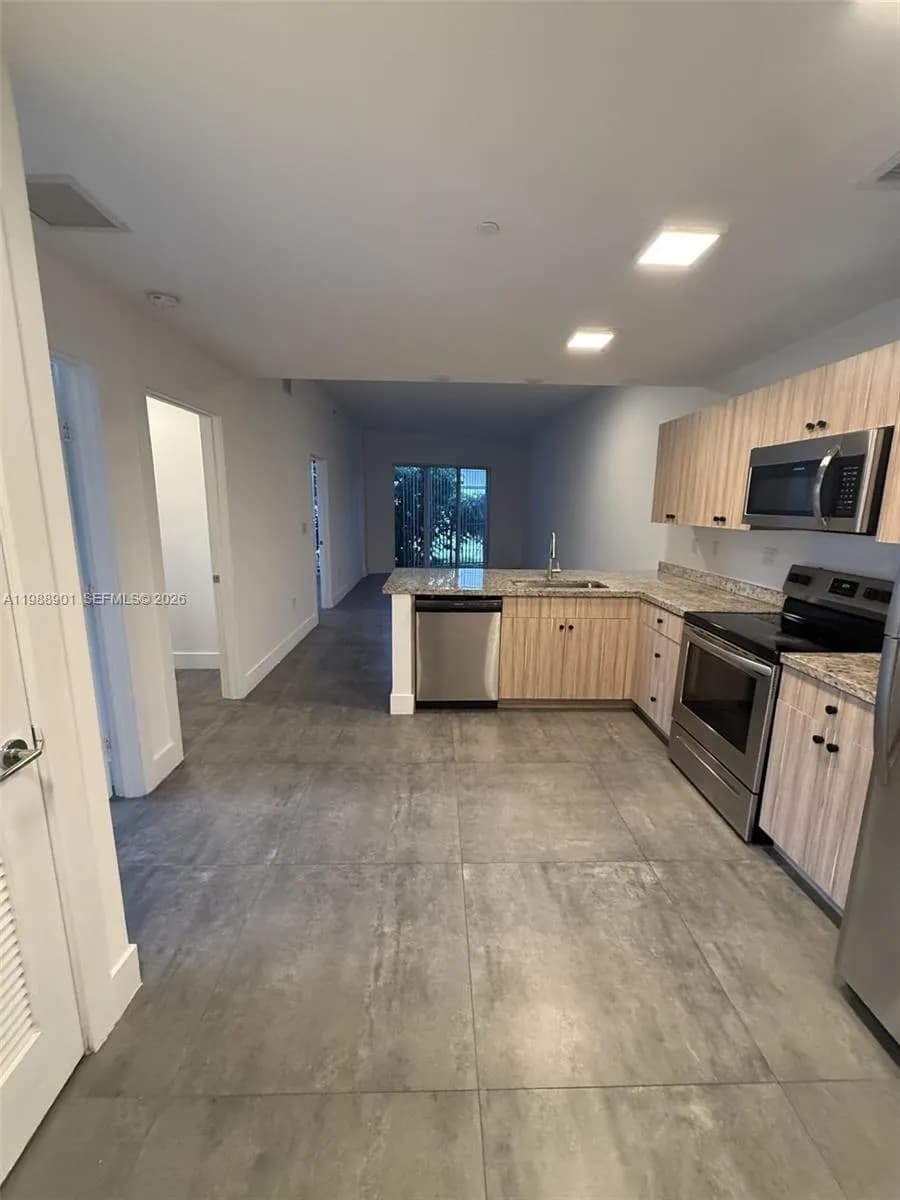 2010 SW 25th Ter # 205, Miami FL 33133