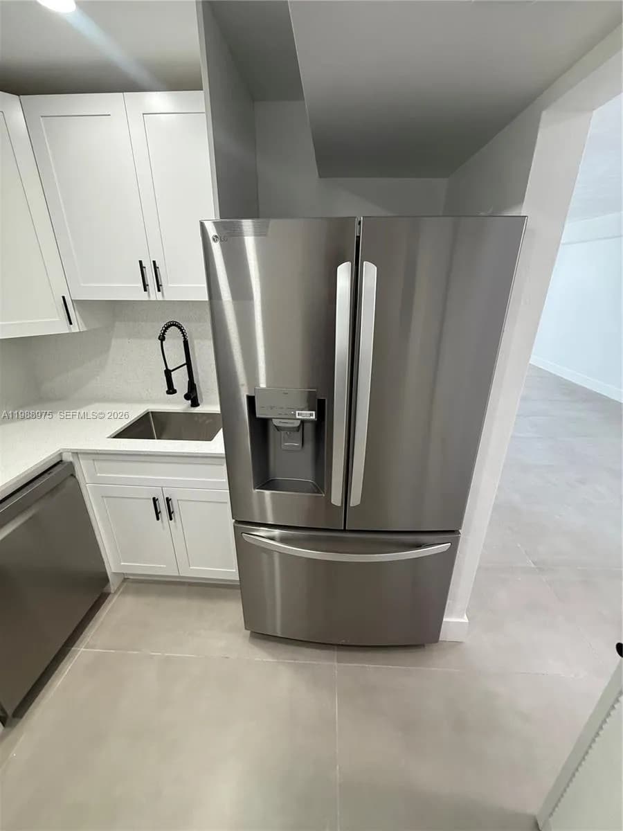 6937 Bay Dr, Miami Beach FL 33141