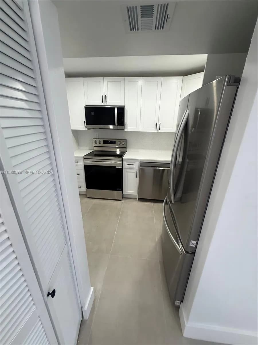 6937 Bay Dr, Miami Beach FL 33141