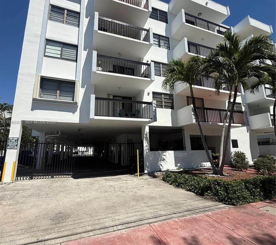 6937 Bay Dr, Miami Beach FL 33141