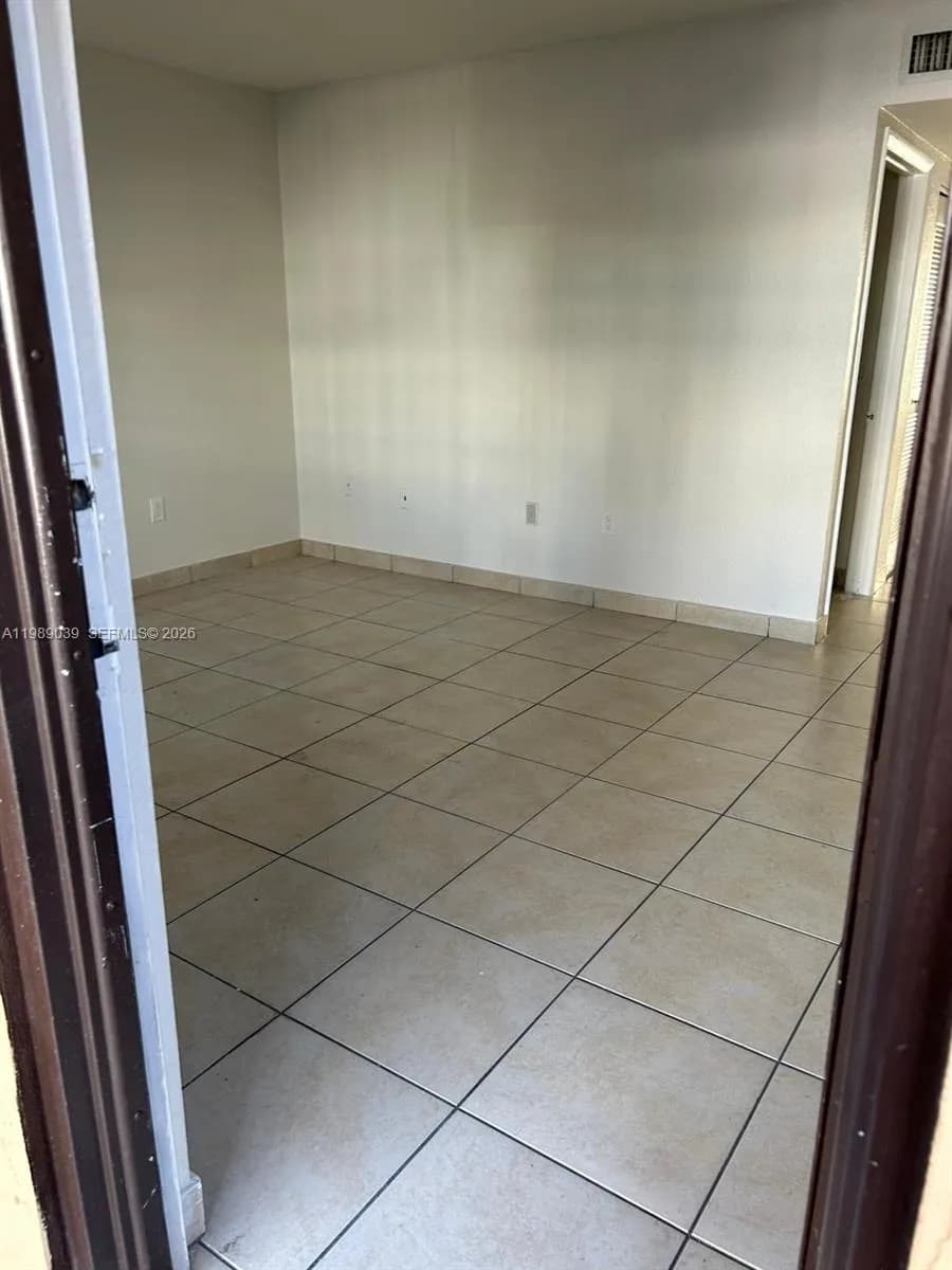 128 W 21st St # 102, Hialeah FL 33010