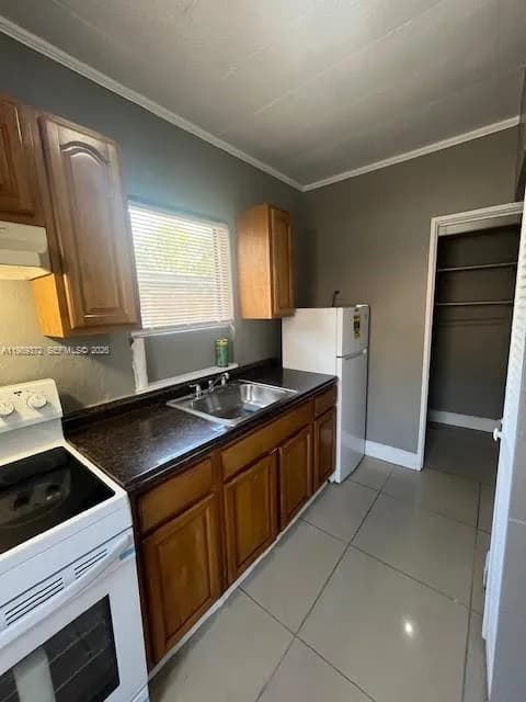 2475 NE 184th Ter # B, North Miami Beach FL 33160