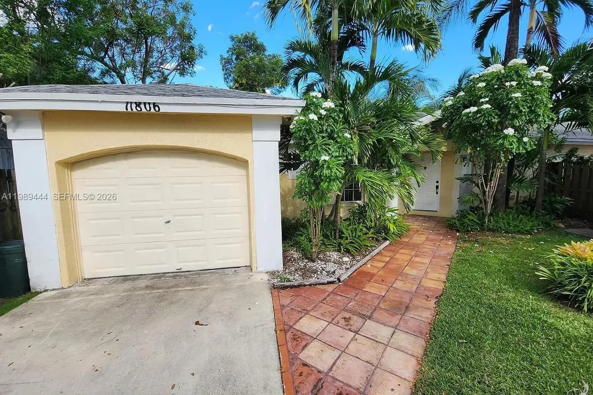 11806 SW 102nd St, Miami FL 33186
