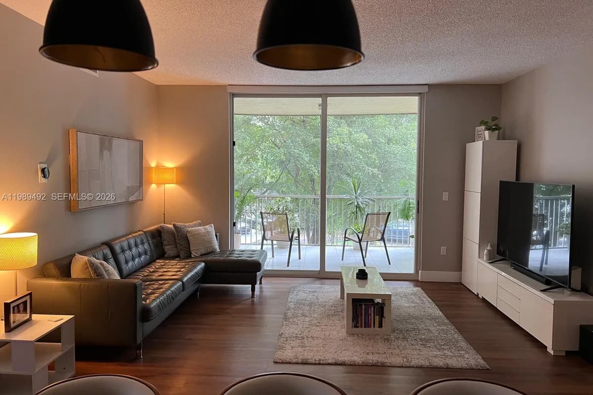 9755 NW 52nd St # 216, Doral FL 33178