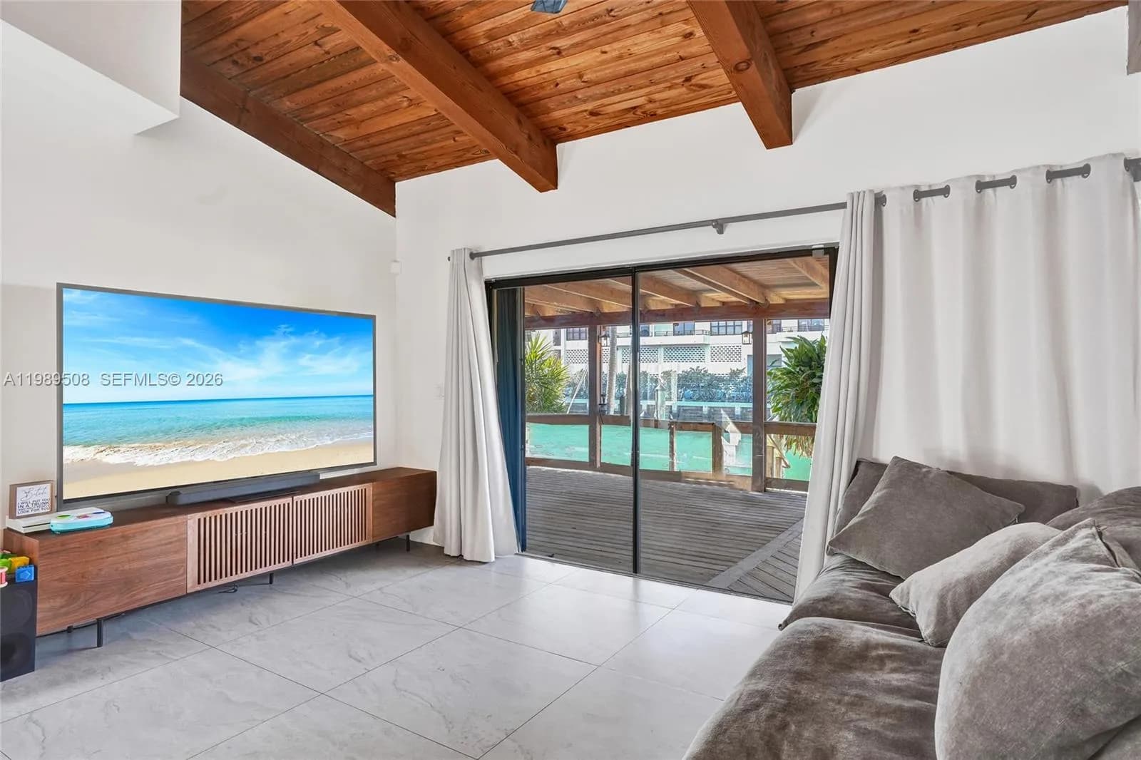 2619 S Parkview Dr, Hallandale Beach FL 33009