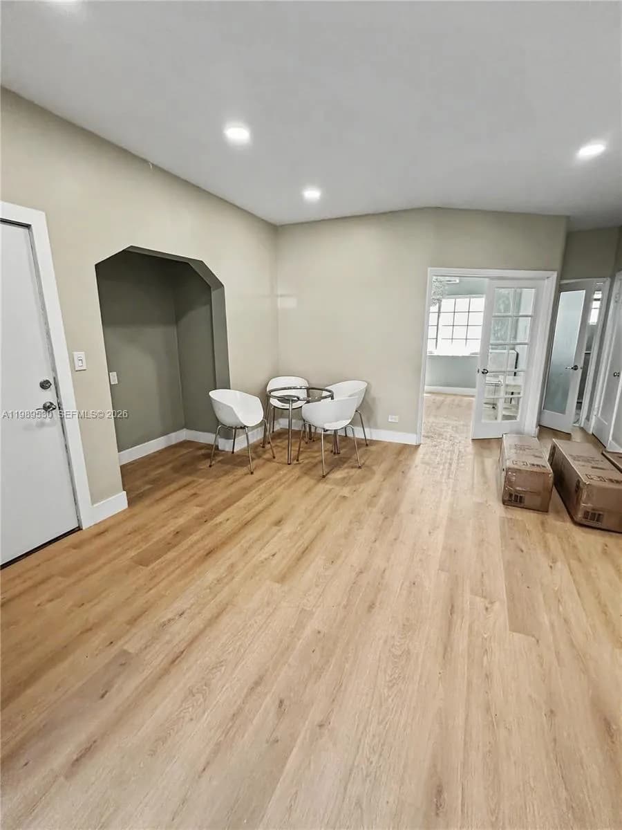 830 10th St # 2, Miami Beach FL 33139