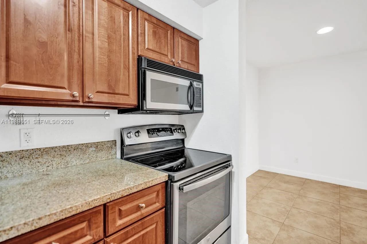 949 Riverside Dr # 417, Coral Springs FL 33071