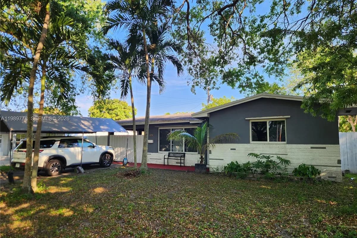 6721 Garfield St, Hollywood FL 33024