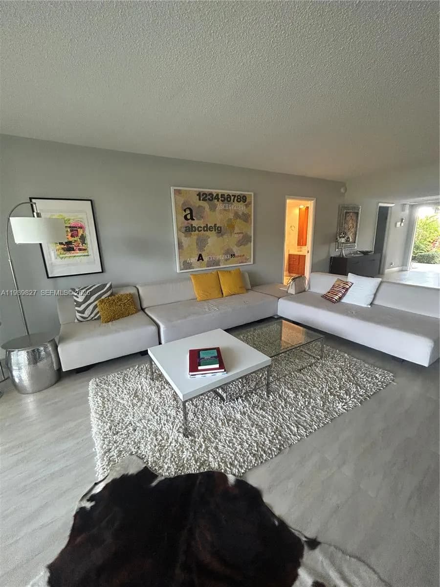 4017 N Cypress Dr # 102, Pompano Beach FL 33069