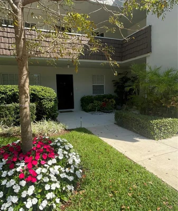 4017 N Cypress Dr # 102, Pompano Beach FL 33069