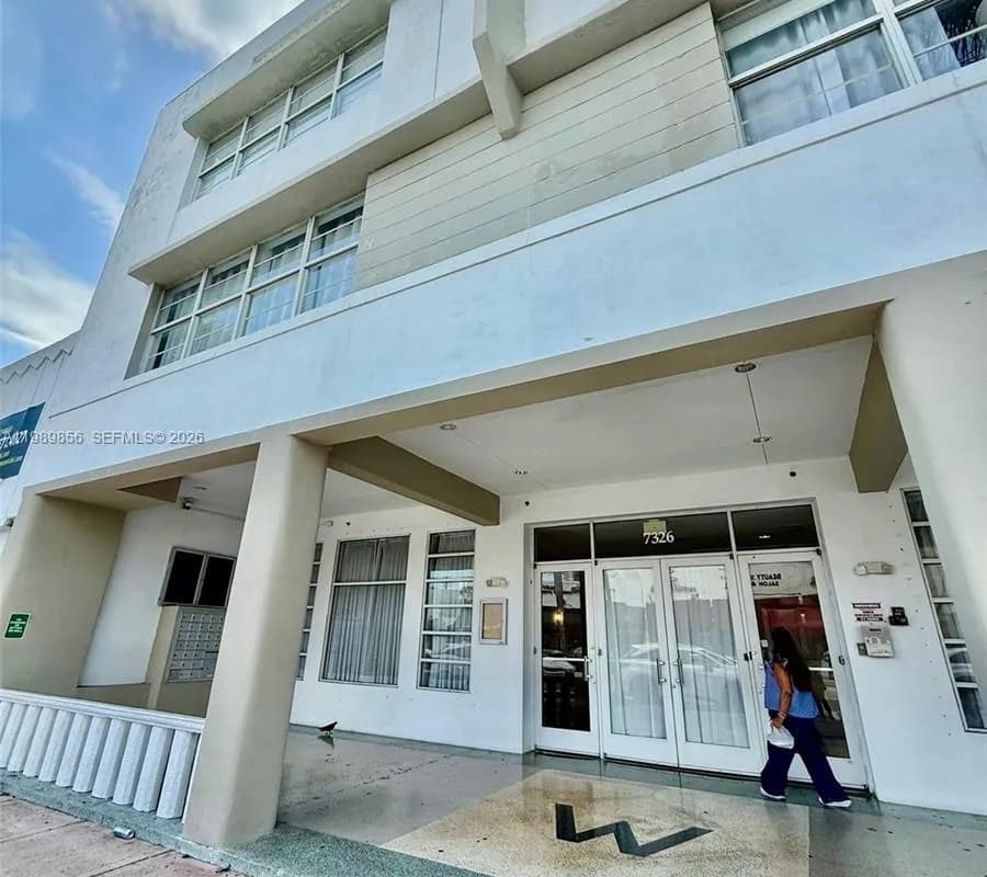 7326 Collins Ave # 105, Miami Beach FL 33141