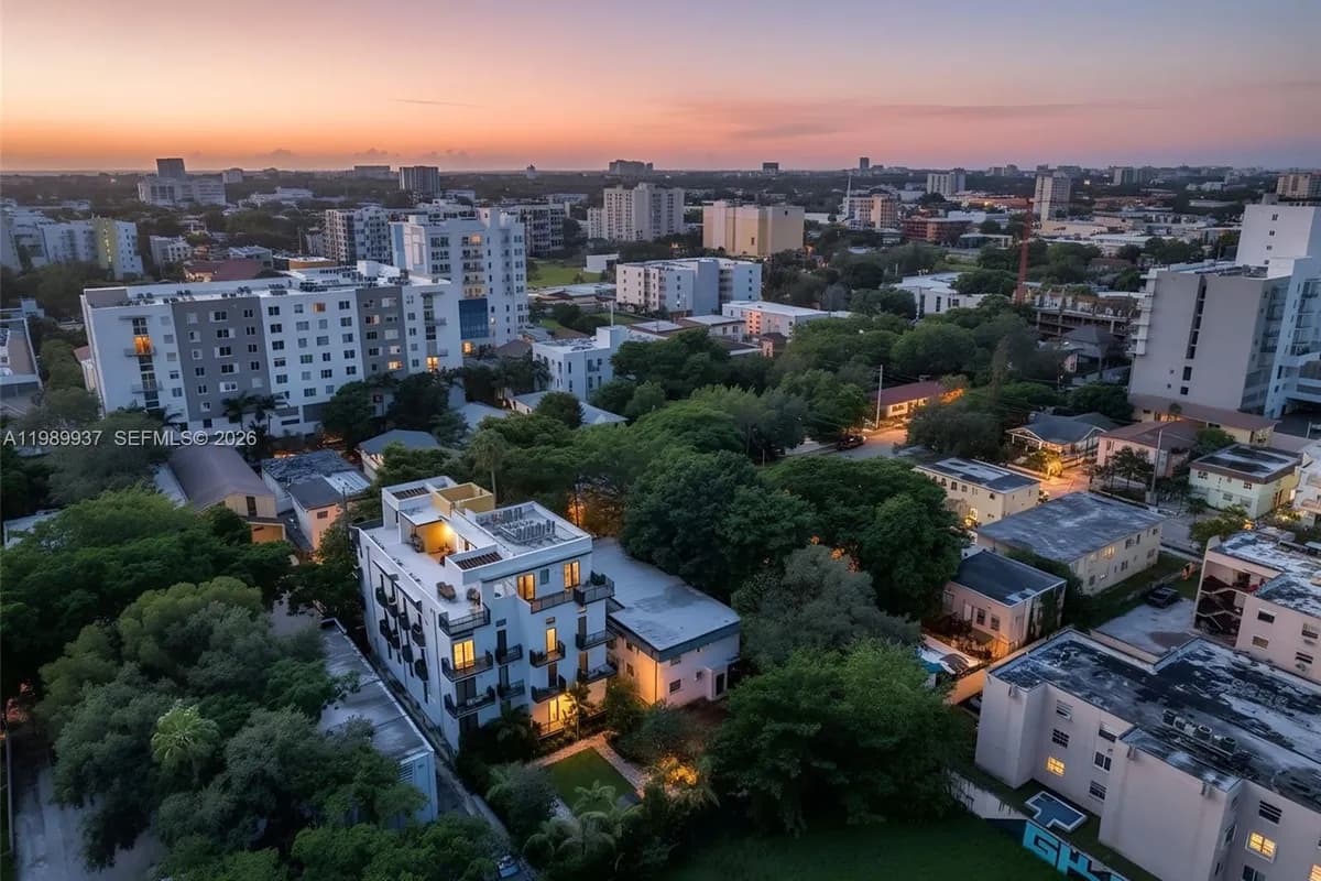 641 NW 2nd St # 1, Miami FL 33128