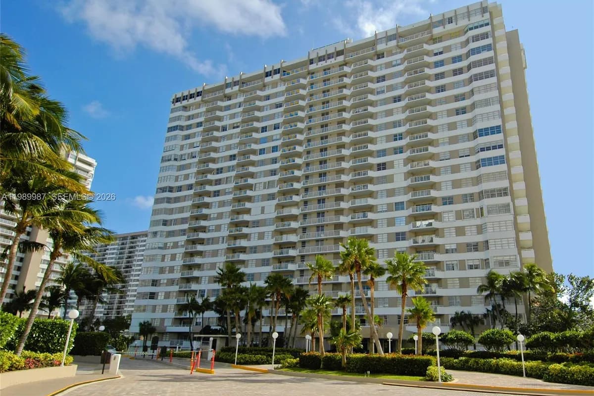 1985 S Ocean Dr # 2F, Hallandale Beach FL 33009