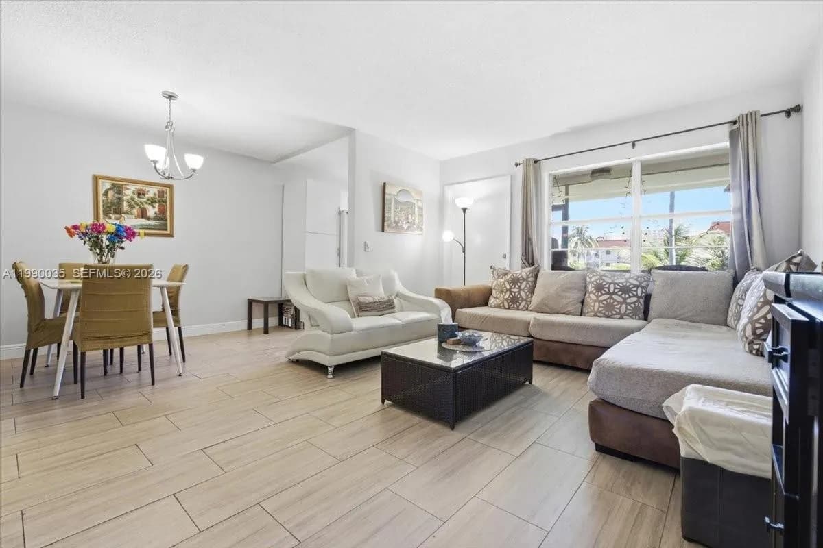 581 Blue Heron Dr # B, Hallandale Beach FL 33009