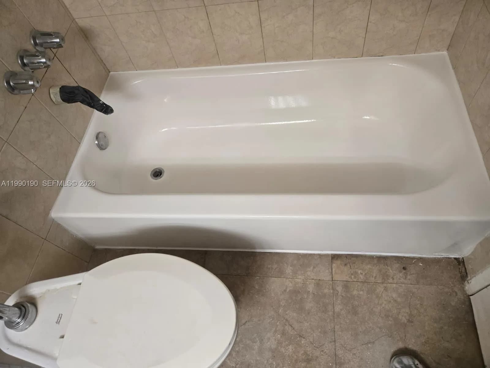 26 Diplomat Pkwy # 2208, Hallandale Beach FL 33009