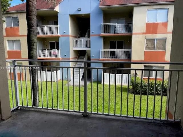18820 NW 57th Ave # 204, Hialeah FL 33015