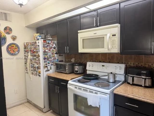 18820 NW 57th Ave # 204, Hialeah FL 33015