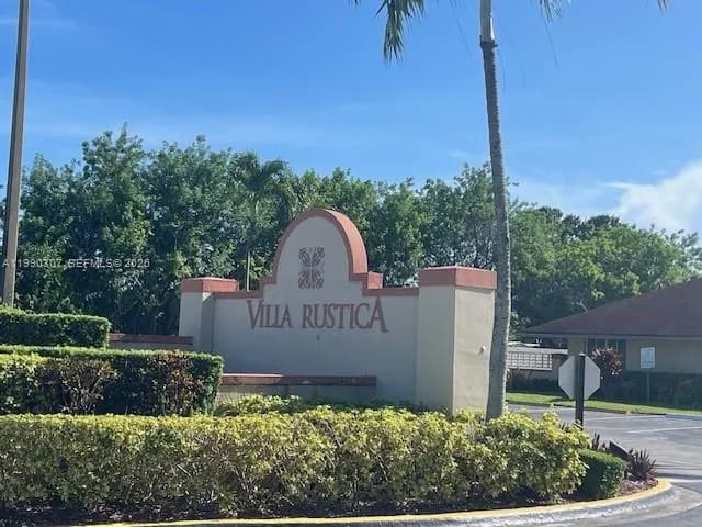 18820 NW 57th Ave # 204, Hialeah FL 33015