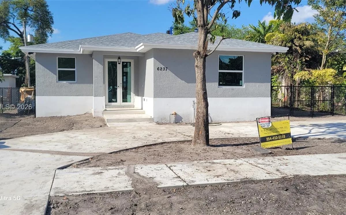 6237 Lincoln St, Hollywood FL 33024