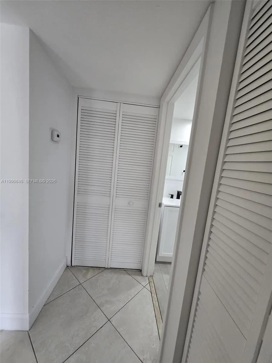 3500 Whitehall Dr # 104, West Palm Beach FL 33401