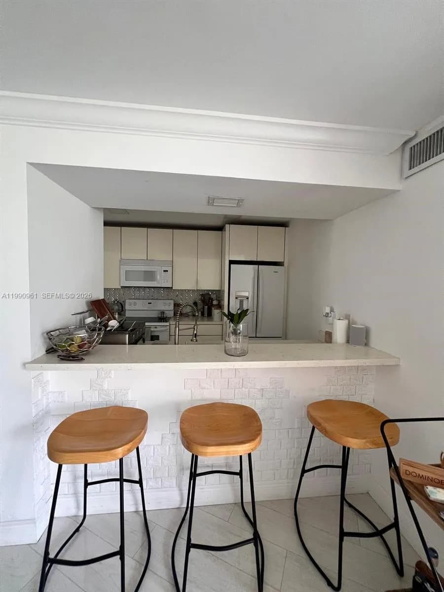 6955 NW 186th St # F104, Hialeah FL 33015