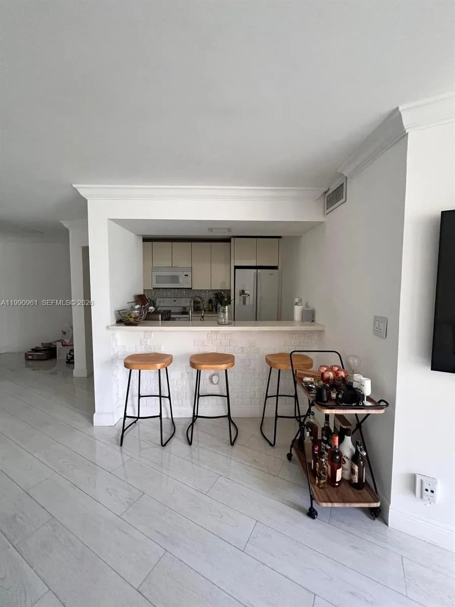 6955 NW 186th St # F104, Hialeah FL 33015