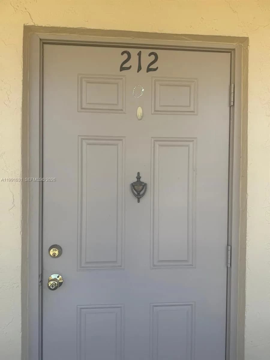 2 Briarwood Cir # 212, Hollywood FL 33024