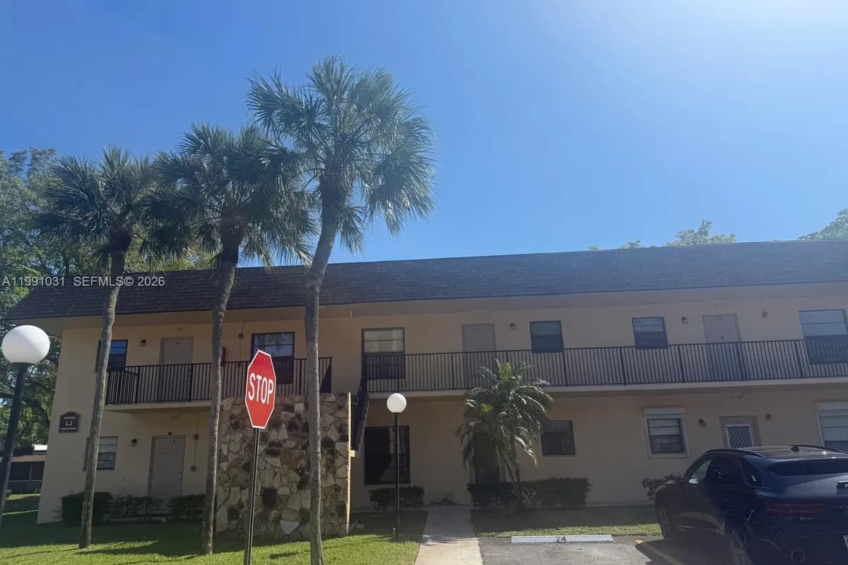 2 Briarwood Cir # 212, Hollywood FL 33024