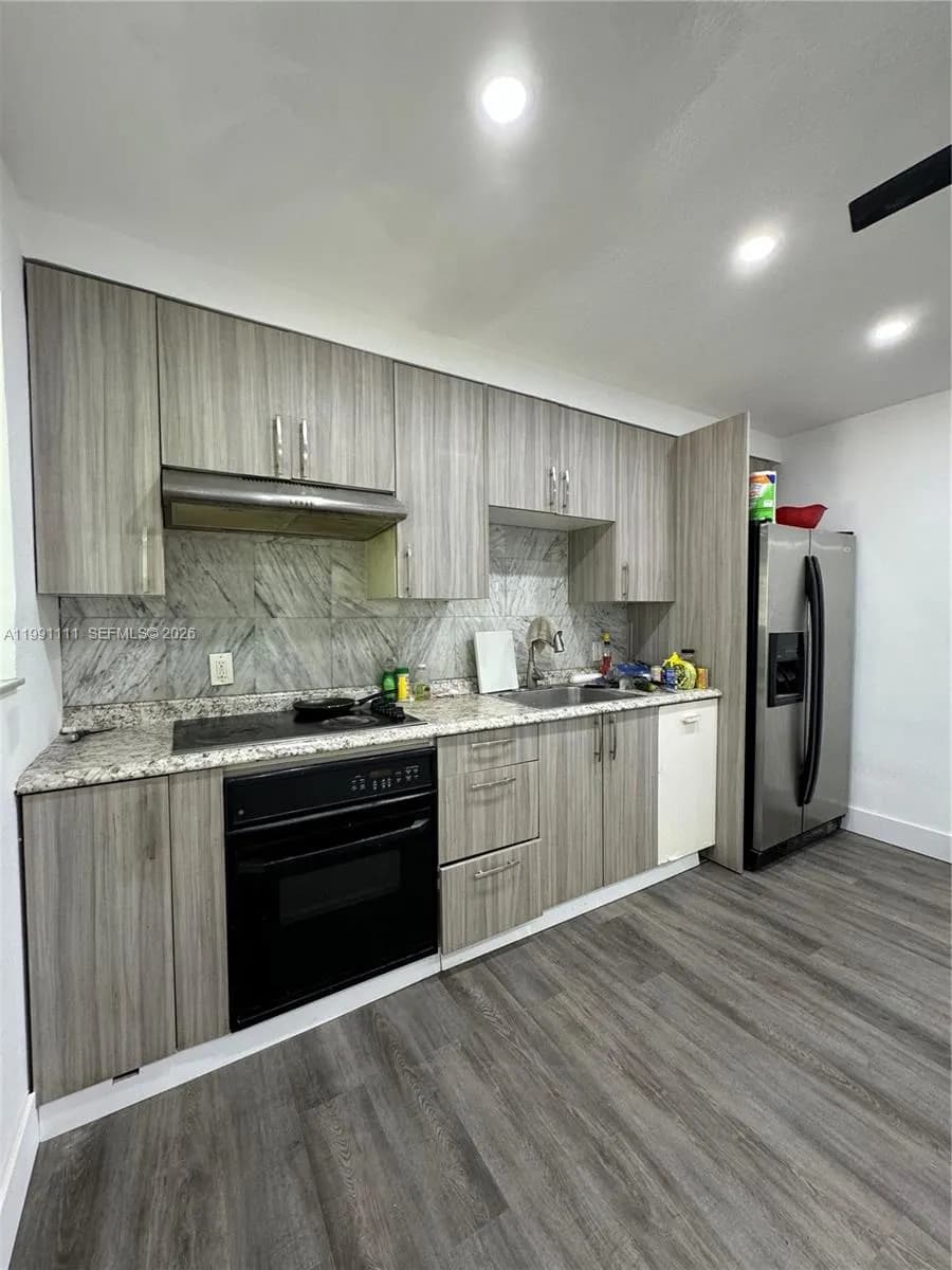 1086 NW 110th St # 1, Miami FL 33168