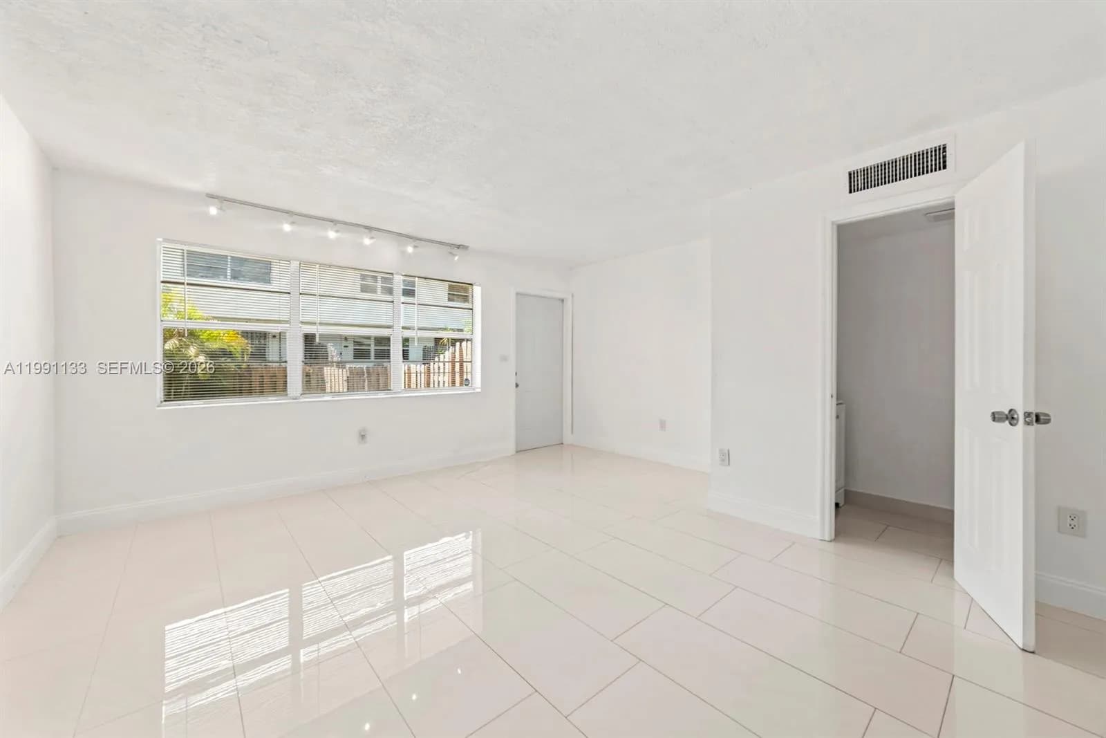 1560 NE 151st St # 103, North Miami Beach FL 33162