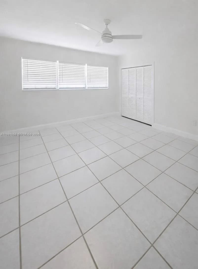 462 Golden Isles Dr # 210, Hallandale Beach FL 33009