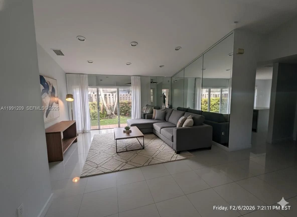 5753 NW 98th Ave, Doral FL 33178