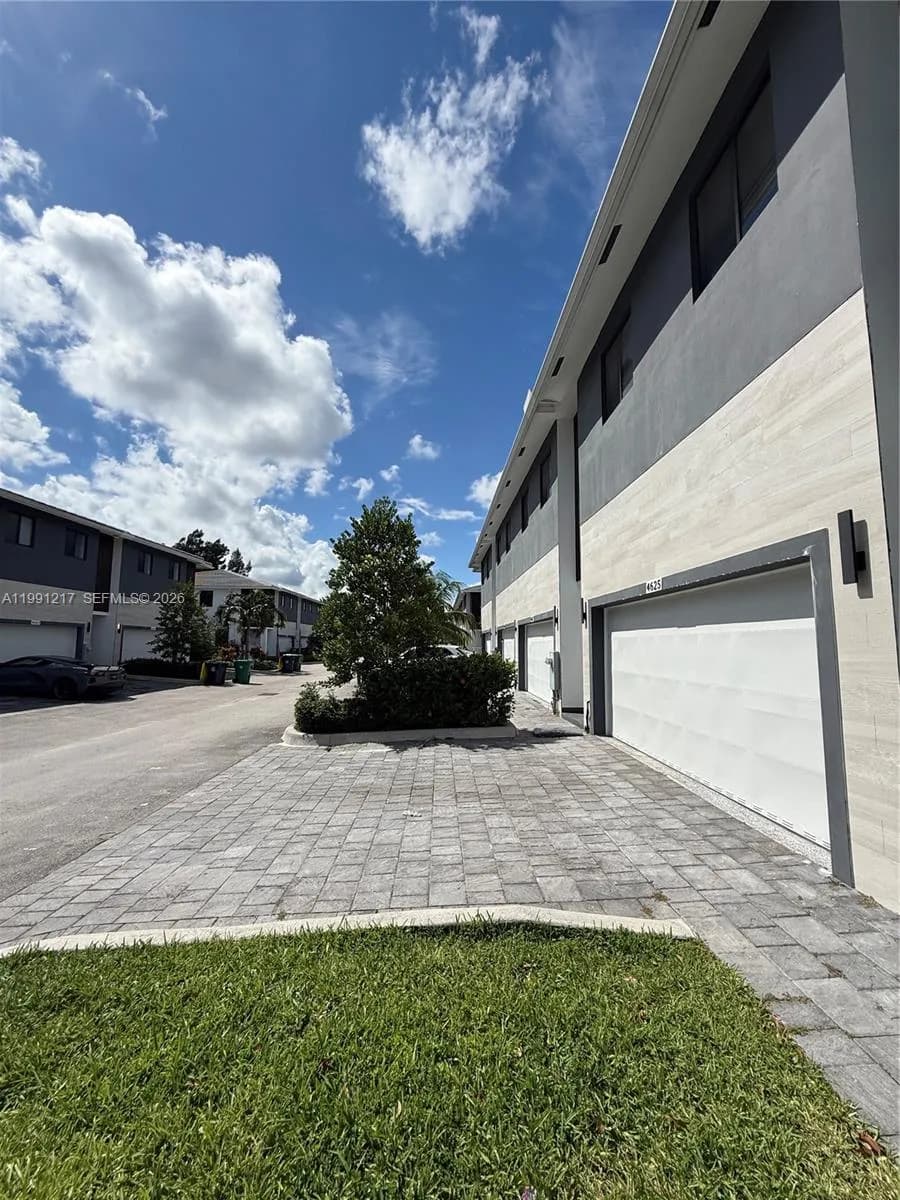 4625 SW 32nd Ave # 1C, Dania Beach FL 33312